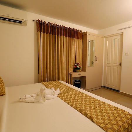 Hotel Swarna Residency Kochi Exterior photo