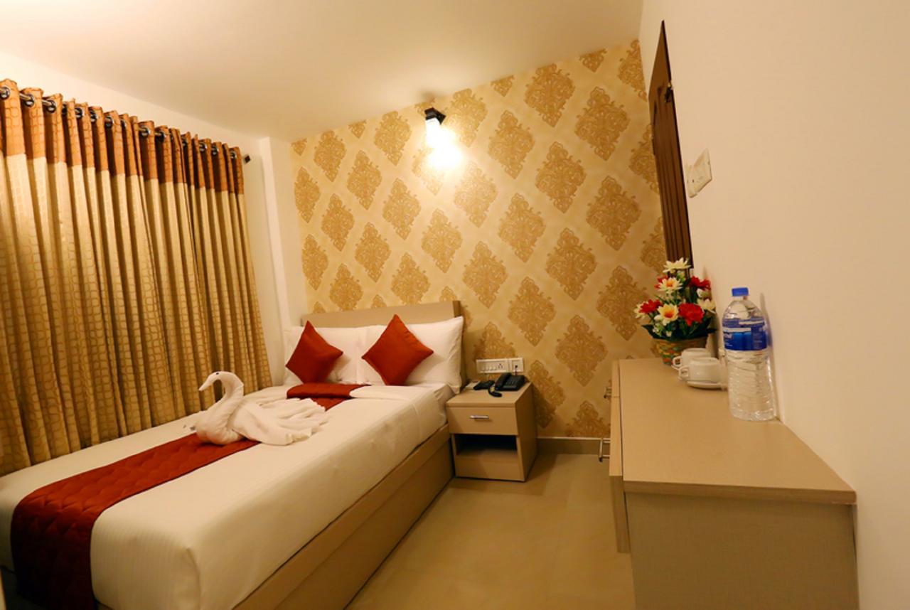 Hotel Swarna Residency Kochi Exterior photo