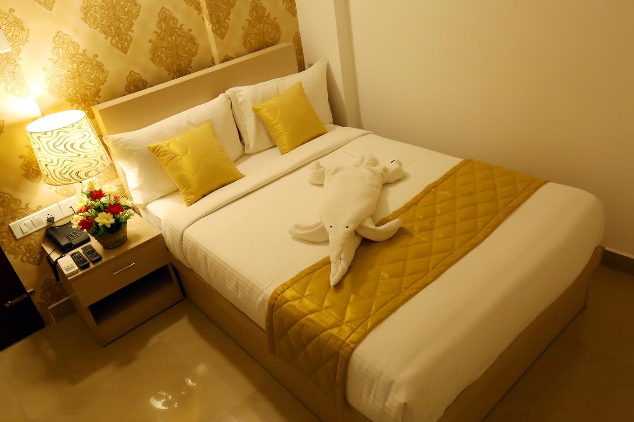 Hotel Swarna Residency Kochi Exterior photo